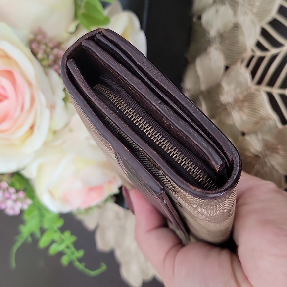 Authentic Gucci compact wallet - Picture 4 of 8